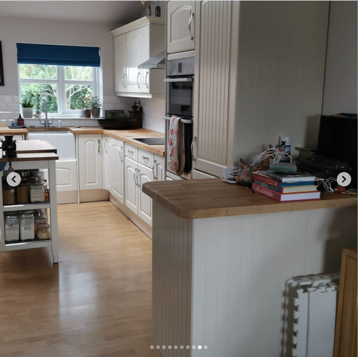 Kitchen before - country cream